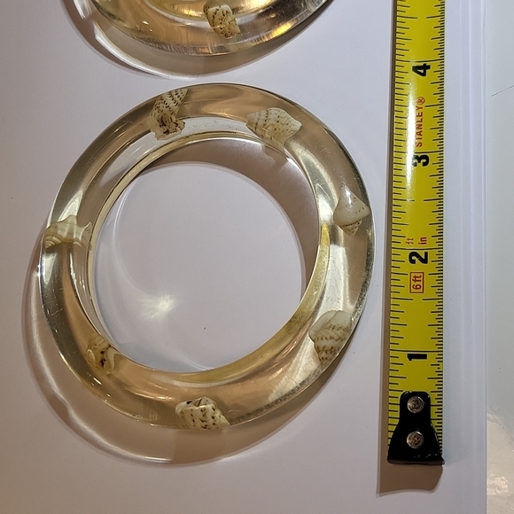 Pair of Vintage Lucite Bracelets - Picture 4 of 5